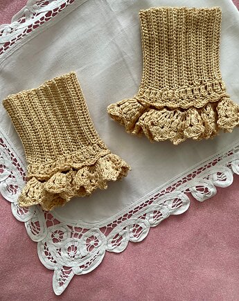 Szydełkowe mankiety, Prześwity