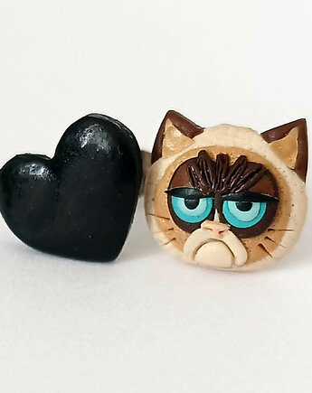 Kolczyki Zrzędliwy Kot Grumpy Cat i Czarne Serduszko, OMIFIMO
