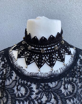 Czarny  koronkowy choker, Księżycowa ćma