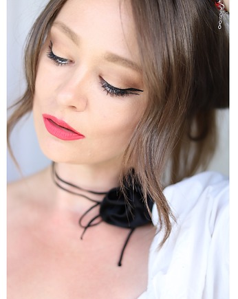 Mały jedwabny choker, Celina Parysów