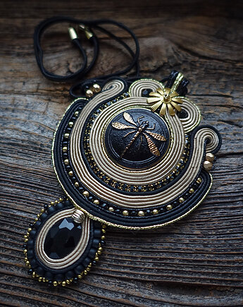 Złota ważka- wisior sutasz, Mró Soutache