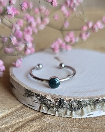 Pierścionek srebrny zielone oczko zielony minimalistyczny żywica brokatowy, zkwiatem