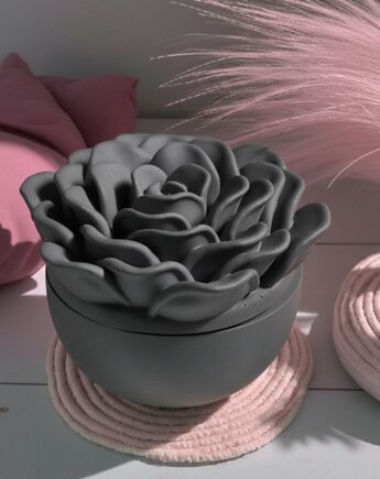 Świeca sojowa Rosa- Deep Black inspirowana zapachem Carolina Herrera, Oyka Candle