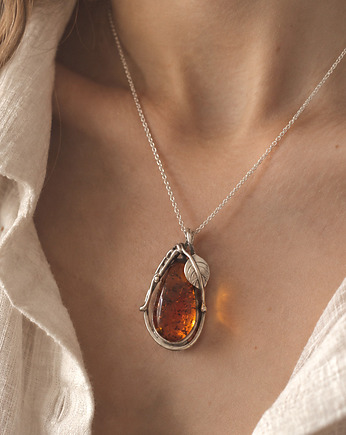 Wisior z bursztynem w stylu Art Nouveau ze srebra próby 925, Amber Charm
