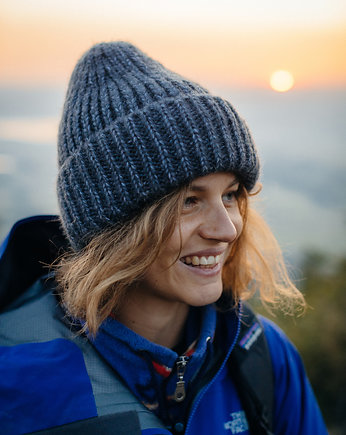 SOWA - duża puchata wełniana czapka- grafitowy, KOPYTO