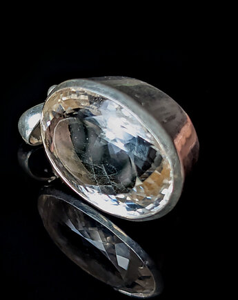 Kryształowy medalion, Pracownia Neores