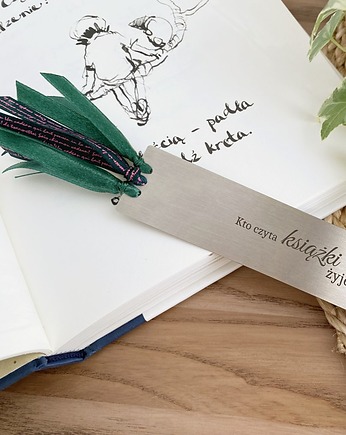 Kto czyta książki, żyje podwójnie, Hundred Bookmarks