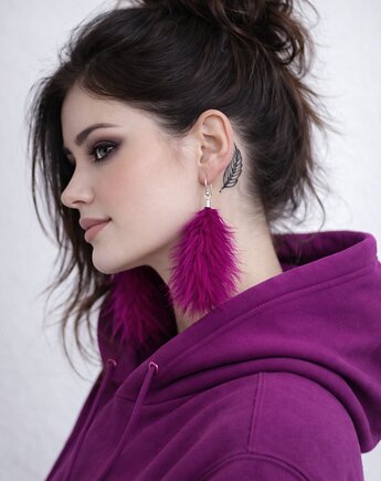 Kolczyki z piór magenta, Ajdacho