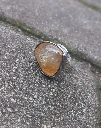 Topaz - pierścionek regulowany, po drugiej stronie lustra