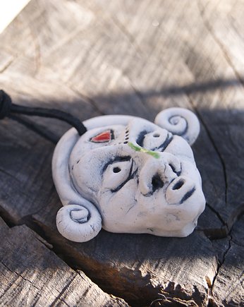 Wisior/amulet - twarz szamana, Gliniana Koniczynka