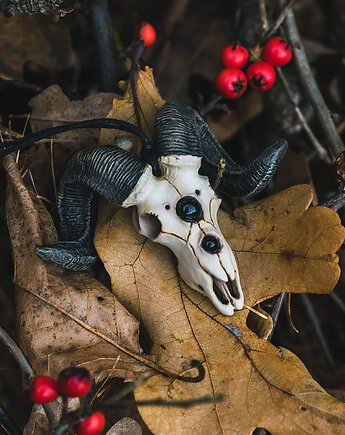 Wisior Czaszka Barana Czarne Oczy, Nest of Bones