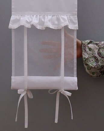 Firanowa roleta shabby chic LUNA, biała, szelki - na wymiar, drewnianyguzik