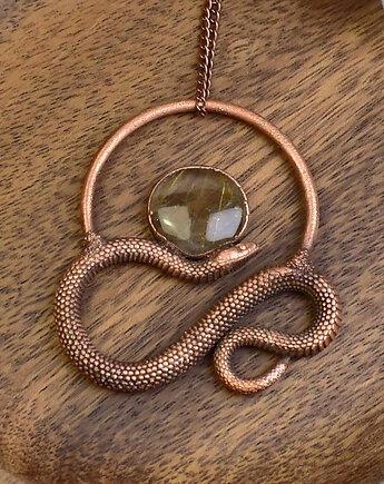 Miedziany wisiorek wąż kwarc ze złotym rutylem, Metal Earth Jewelry