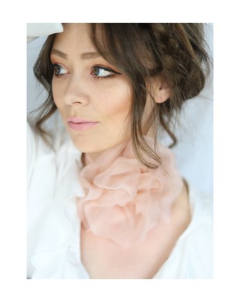 Duży choker róża, Celina Parysów