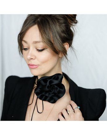 Duży czarny choker z jedwabiu, Celina Parysów