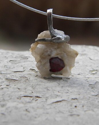 Granat w kwarcycie  - naszyjnik - pojedynczy akcent, Beata Trotter