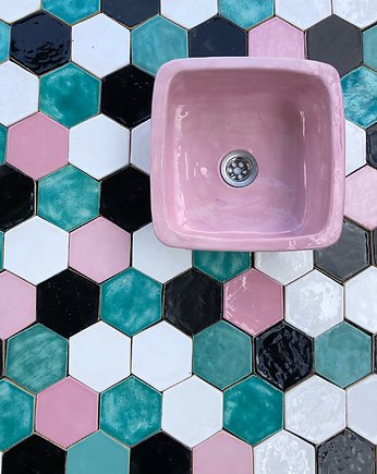 Umywalka i kafle Heksagon pastelowe, Dekornia
