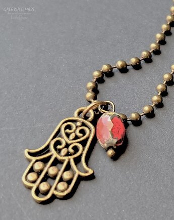 Z hamsą chroniącą od zła. Uroczy wisiorek z ręką Fatimy i kryształkiem, Galeria Limart
