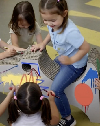 Doggy biały tekton dla starszych maluchów