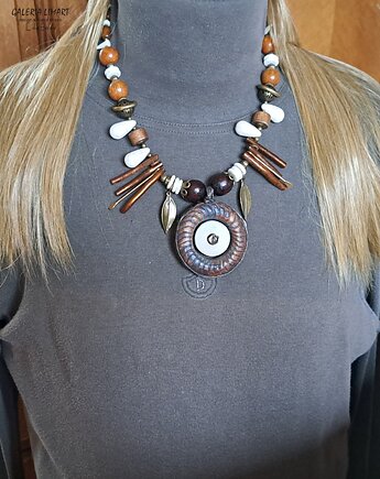 Wisiorek w kolorach ziemi w stylu boho z ręcznie wypalanej ceramiki handmade, Galeria Limart