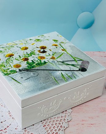 Kuferek z kwiatami, na drobiazgi i biżuterię, Monique Art