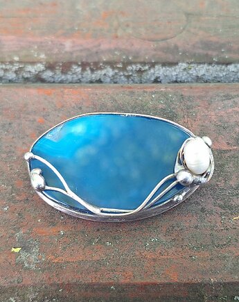 Niebieska z perłą - broszka, po drugiej stronie lustra