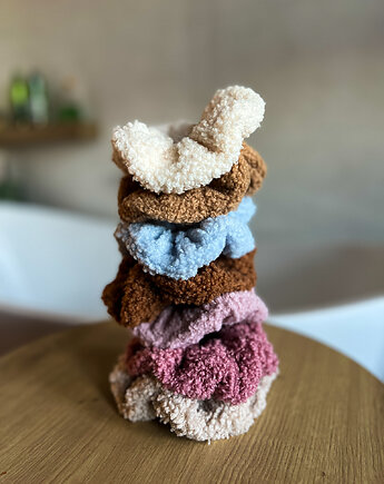 Miękka, puszysta gumka do włosów scrunchie BRĄZOWA, gucialoveskids