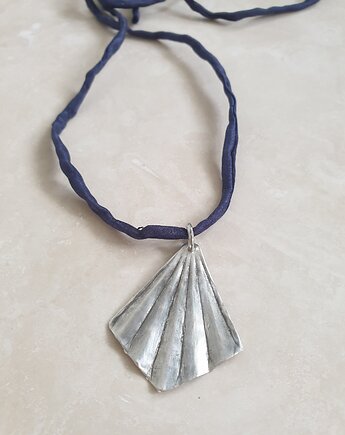 Wisior ORIGAMI  granatowa jedwabna wstążka, modesign