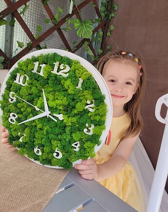 Zegar ścienny ozdobiony mchem chrobotkiem, Florals&Moss