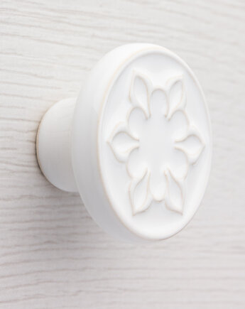 Ceramiczna gałka do mebli biała, wz.2, ręcznie robiona, pracowniazona