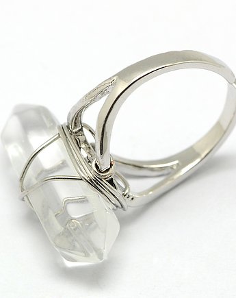 Srebrny pierścień z kryształem górskim, SOSO charms