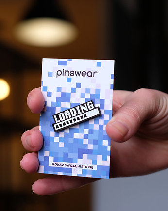 Pin napis "Loading", PINSWEAR