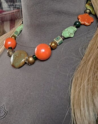 Elegancko i unikatowo Naszyjnik w kolorach jesieni z ceramiki i howlitu Prezent, Galeria Limart