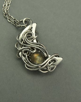 Wisiorek księżyc złoty labradoryt wire wrapping, Agata Rozanska
