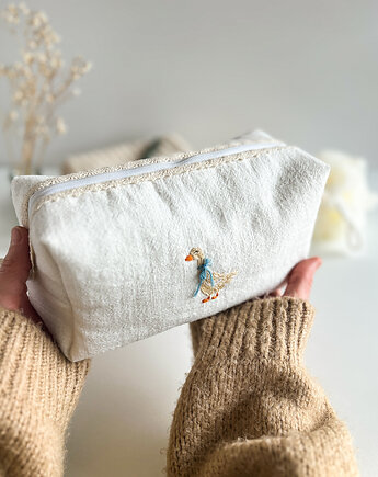 Kosmetyczka z ręcznym haftem gąski, gucialoveskids