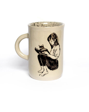 Kubek - czytająca dziewczyna z kotkiem, cynamon studio