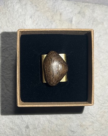 Modernistyczny pierścionek z dębu brunatnego, MARACHIC