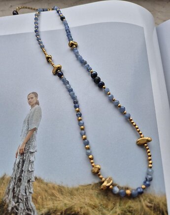 Niebiański naszyjnik z szafirów i złotych heamtytów z zawieszką, Dziewczyna i Perły