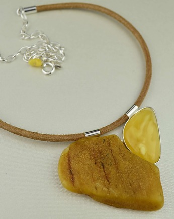 Naszyjnik z bursztynami: Serce z rzemieniem, Barbara Fedorczyk