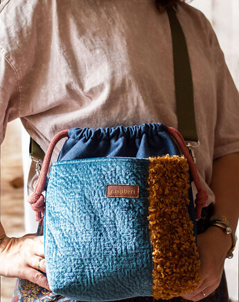 Niebieska listonoszka z kominem patchwork, raspberi