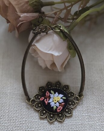 Bransoletka kwiatowym haftem II, Katarzyna Małecka pmd