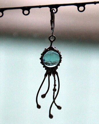 Estetyczny kolczyk z motywem morskiego stworzenia w stylu psychodelicznym, Yadovito