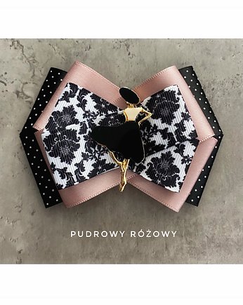 Brosza w stylu glamour  z Damą, Pudrowy Różowy
