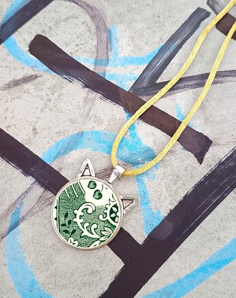 Naszyjnik w zielone wzory kot, biżuteria z talerzy