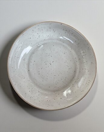 Talerz głęboki nakrapiany w kolorze beżowym z białym wnętrzem, umi ceramika