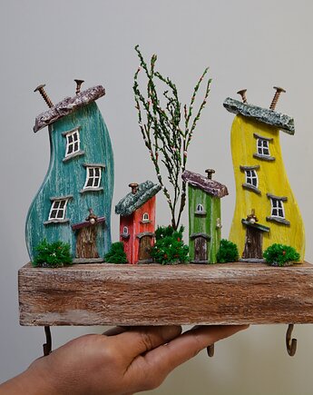 Kolorowy drewniany wieszak na klucze z domkami z 4 haczykami, Creative Craft Family R