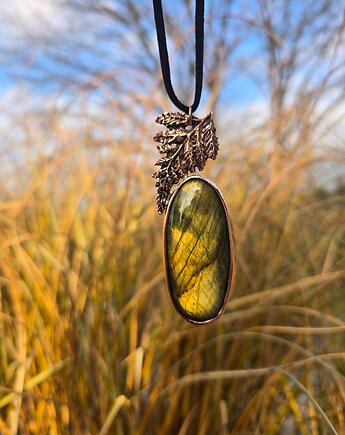Naszyjnik z labradorytem i paprocią, Dziki Królik