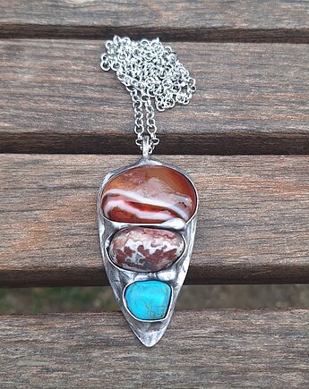 Trójkąt - wisiorek, po drugiej stronie lustra