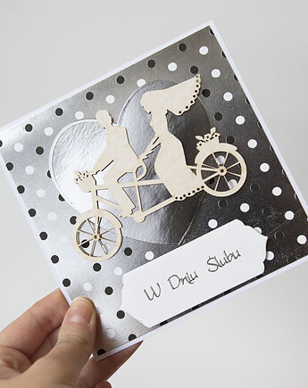 Kartka ślubna z parą młodą na rowerze, Papiernik