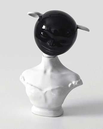 CZARCIK  porcelanowa figurka, ar studio